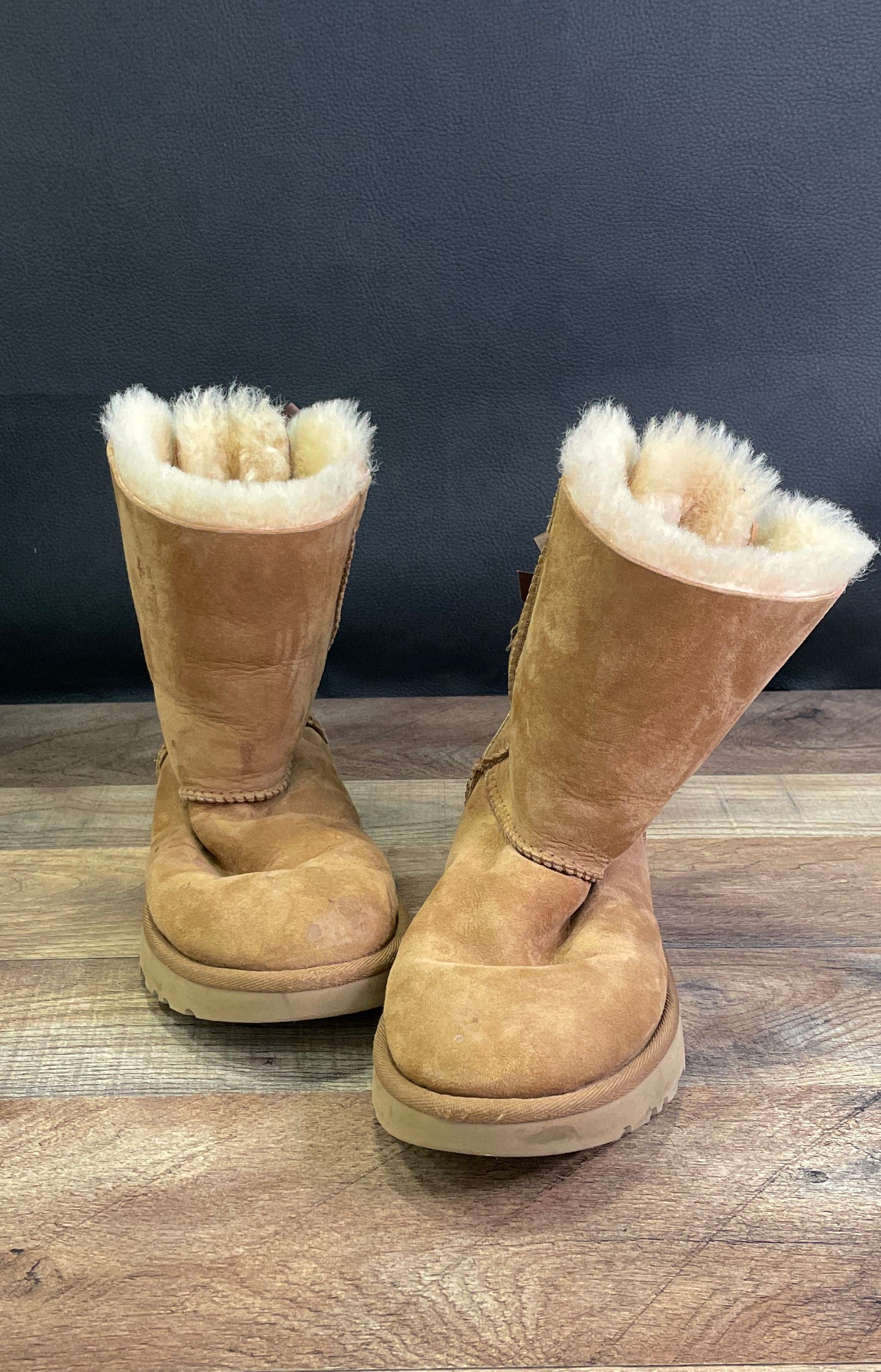 UGG Bailey Bow II Chestnut Sheepskin Suede Boots Women's Size 6