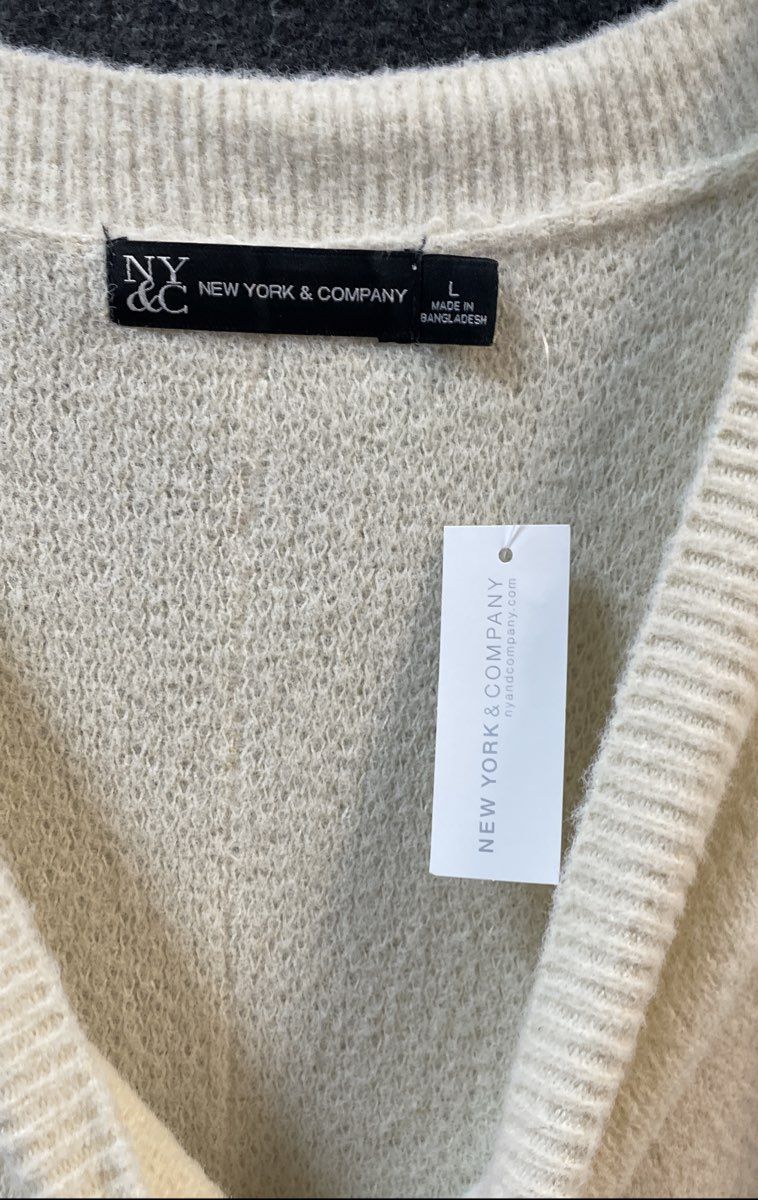 New York & Company Women's Cream Fuzzy Soft Knit Exposed Seam Sweater NWT Sz L