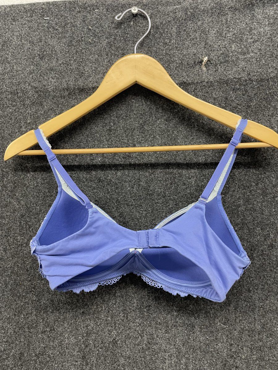 Victoria's Secret Women's Body by Victoria Purple No-Wire Lace Bra Sz 34C