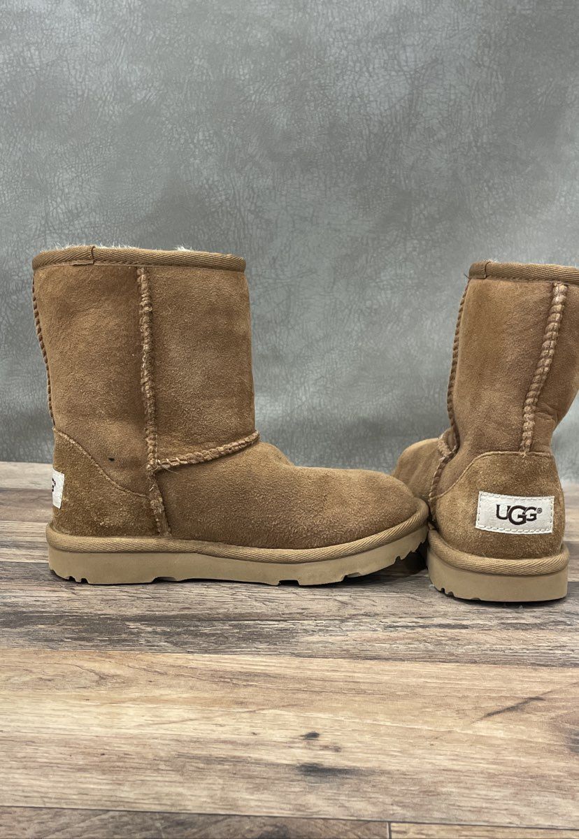 UGG Classic Short II Chestnut Suede Sheepskin Boots Women's Size 12