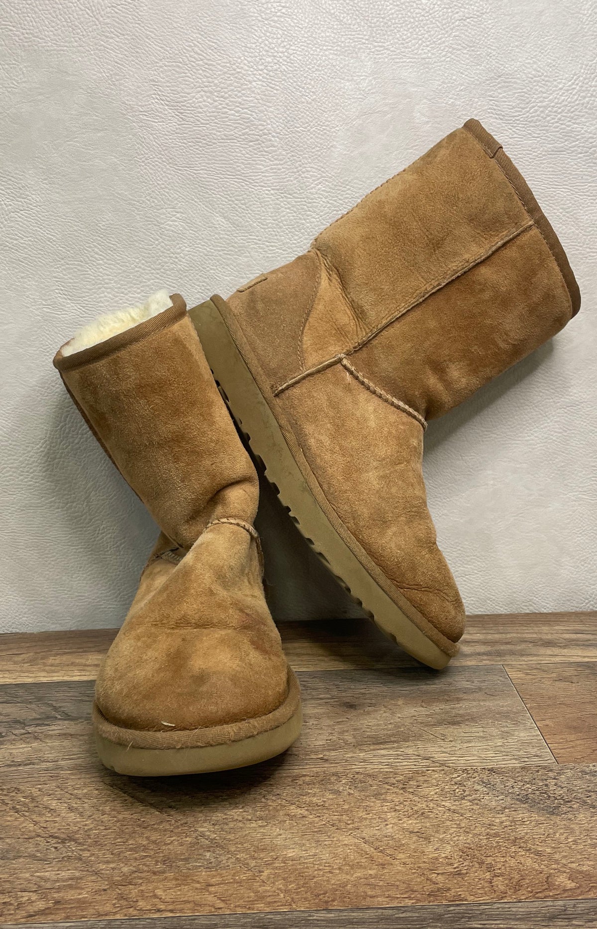 UGG Classic Short II Chestnut Brown Sheepskin Boots Women's Size 7