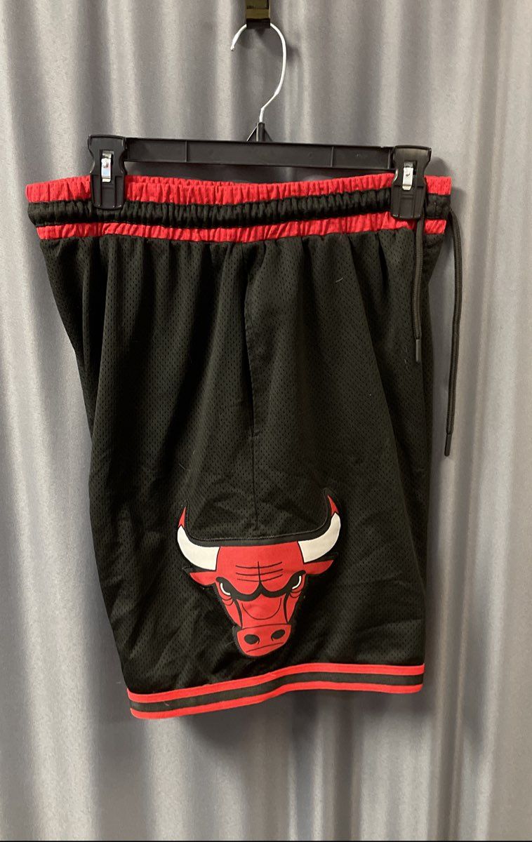 NBA Chicago Bulls Men's Basketball Shorts Black Mesh Benny The Bull Logo Sz M