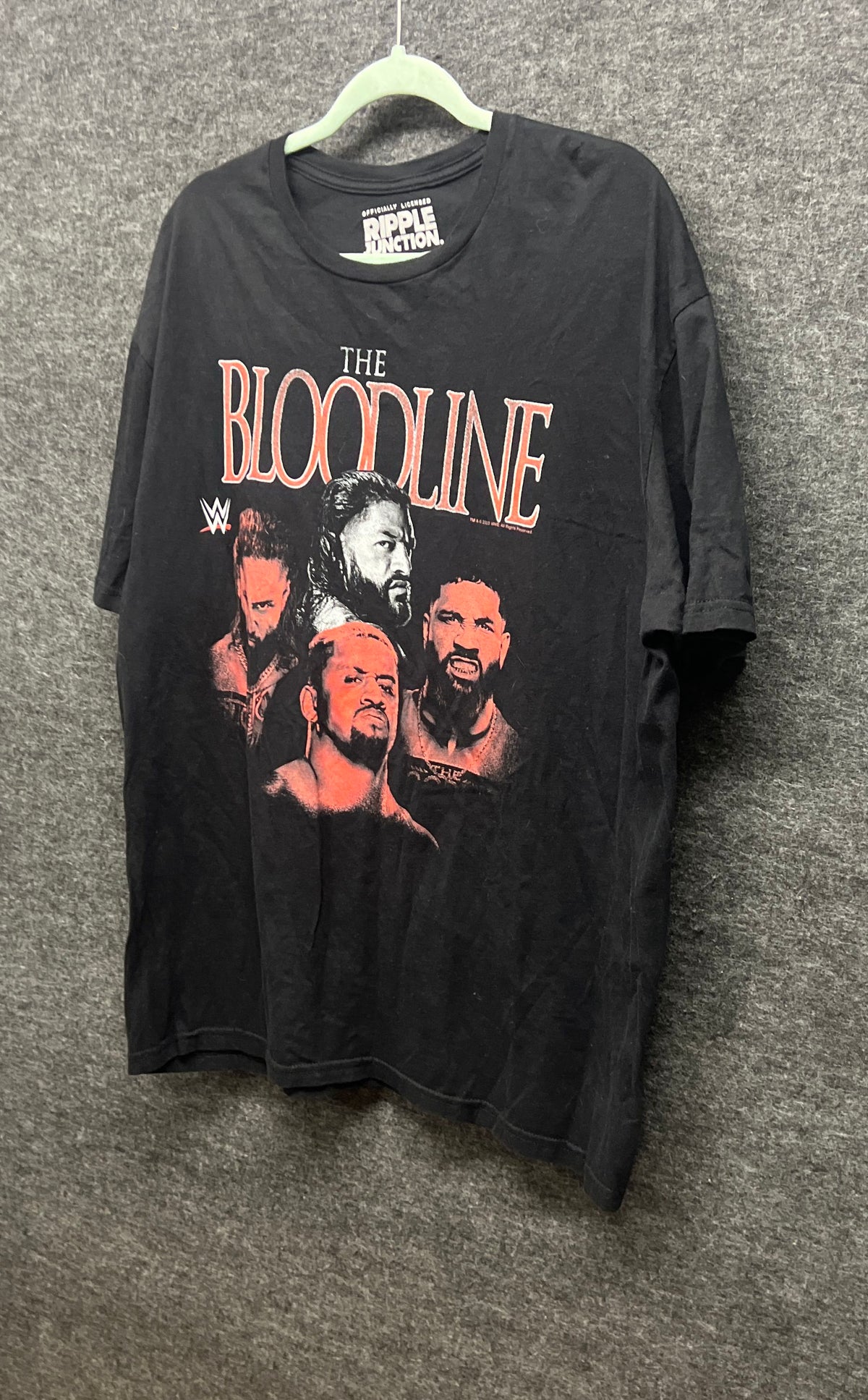 WWE The Bloodline Roman Reigns The Usos Solo Sikoa Wrestling T-Shirt Sz L
