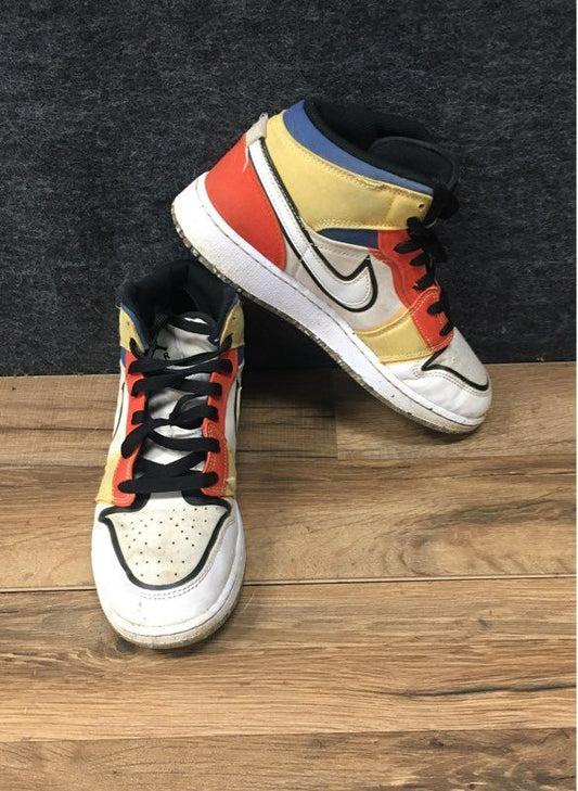 Boy's NIke Air Jordan 1 Mid SE Multi Color Multicolor Athletic Shoe Size 5