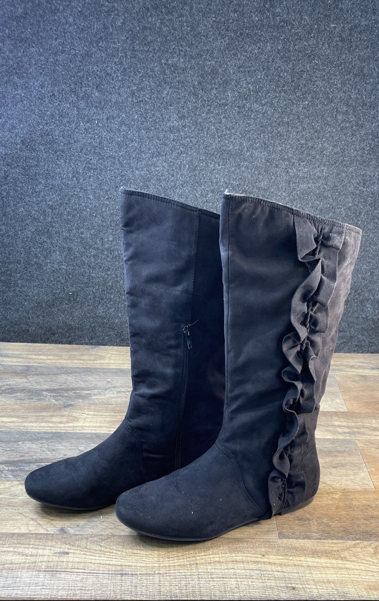 Fergalicious Fergie Tossle Too Black Microfiber Ruffle Boots Size 8