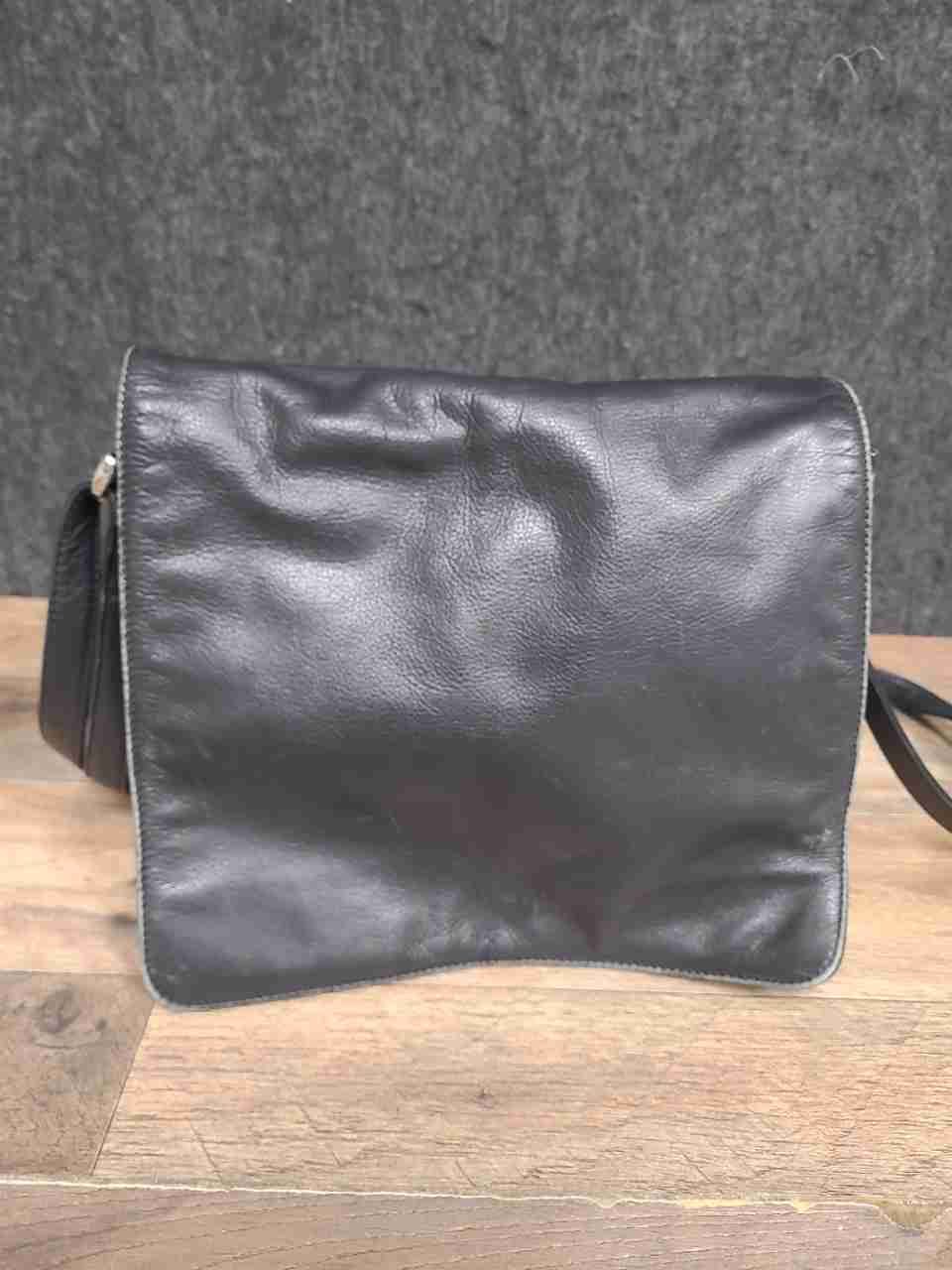 Vintage TL New York Toronto Black Leather Flap Messenger Crossbody Bag