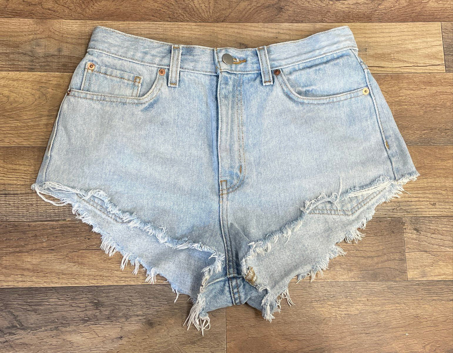 BDG Urban Outfitters Women's High-Rise Cheeky Light Wash Denim Shorts Sz 29