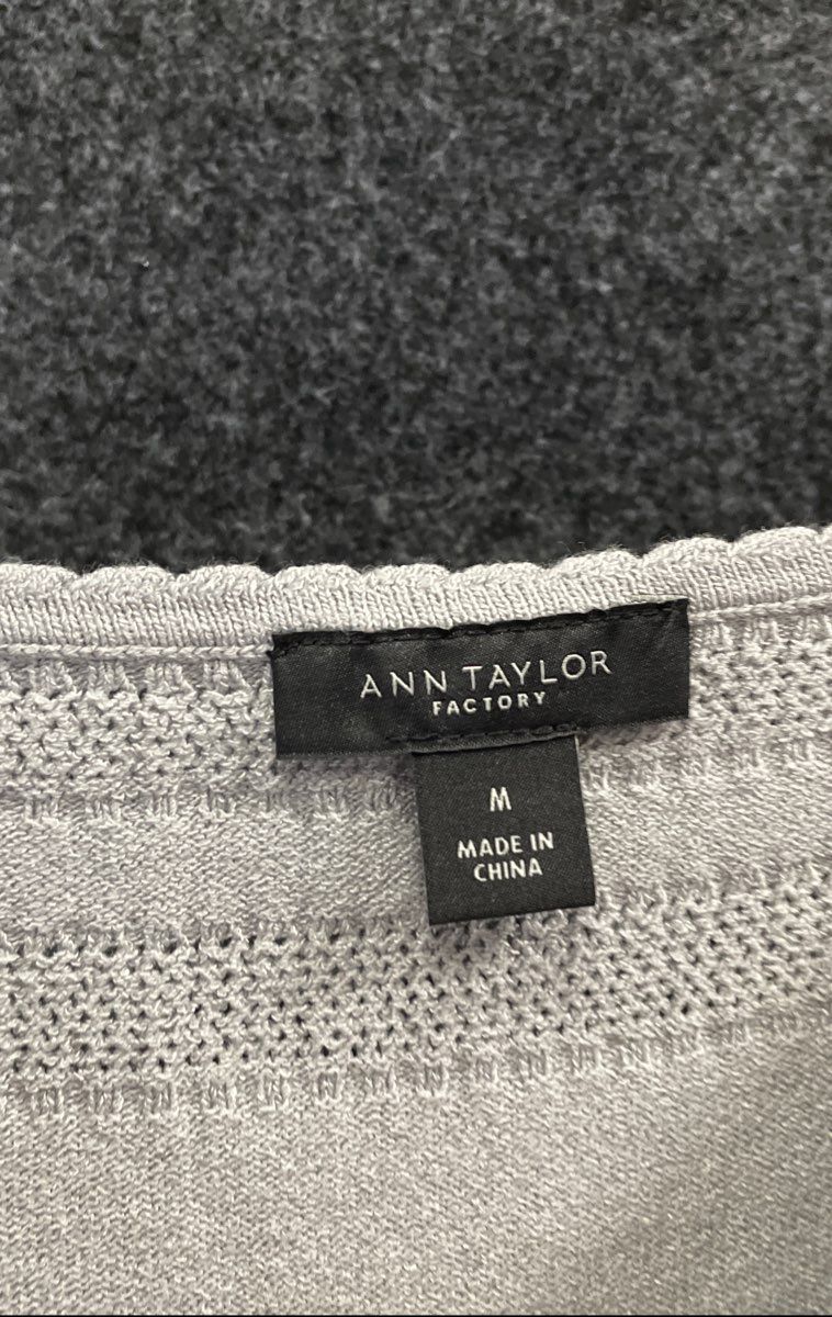 Ann Taylor Factory Women's Grey Knit Short Sleeve Pointelle Boat Neck Top Sz M