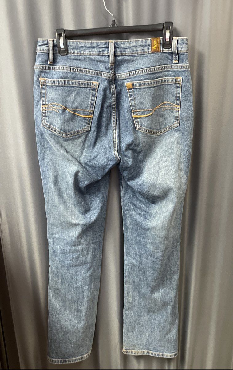 Wrangler Aura Women's Blue Medium Wash Straight Leg Jeans WUT74TM Sz 6 Short