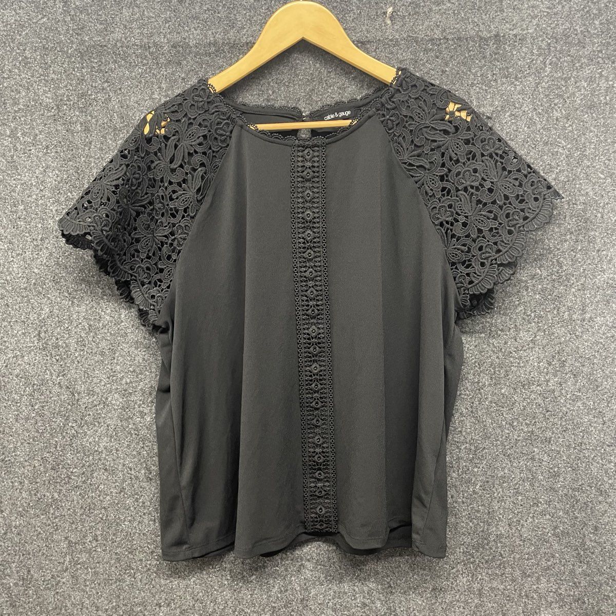 Cable and Gauge Women's Black Short Sleeve Blouse Crochet Lace Trim Top Size XL
