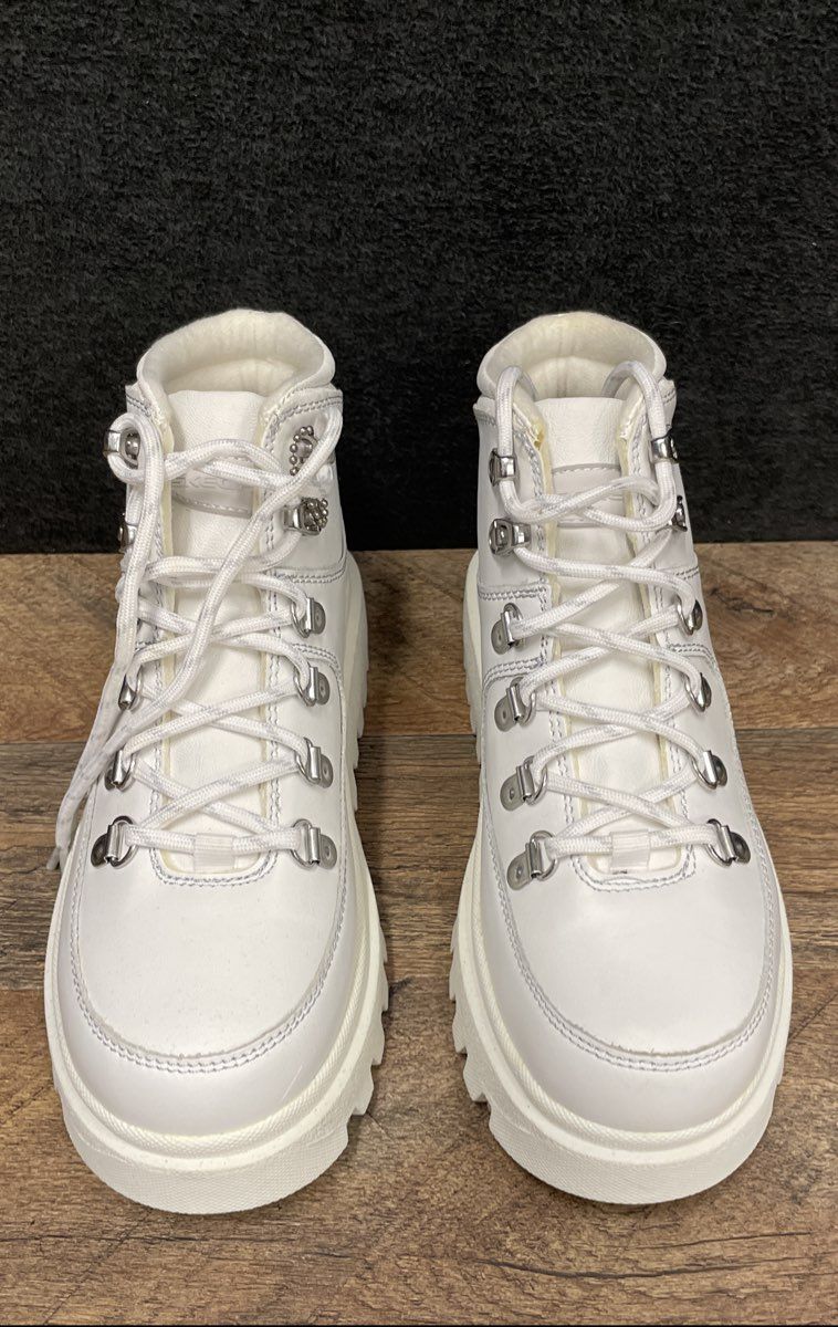 Skechers Shindigs Renegade Heart White Platform Chunky Hiker Boots Womens Size 6