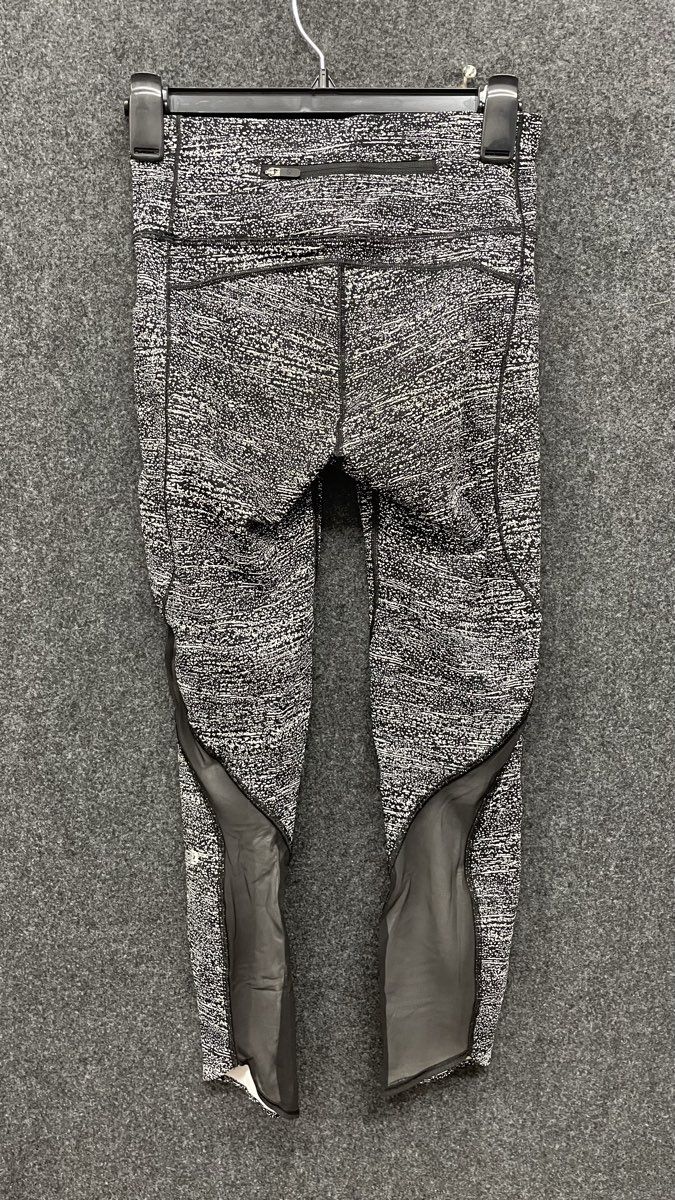 Lululemon Pace Perfect Women's Reversible Leggings Air Time Black White Sz 6