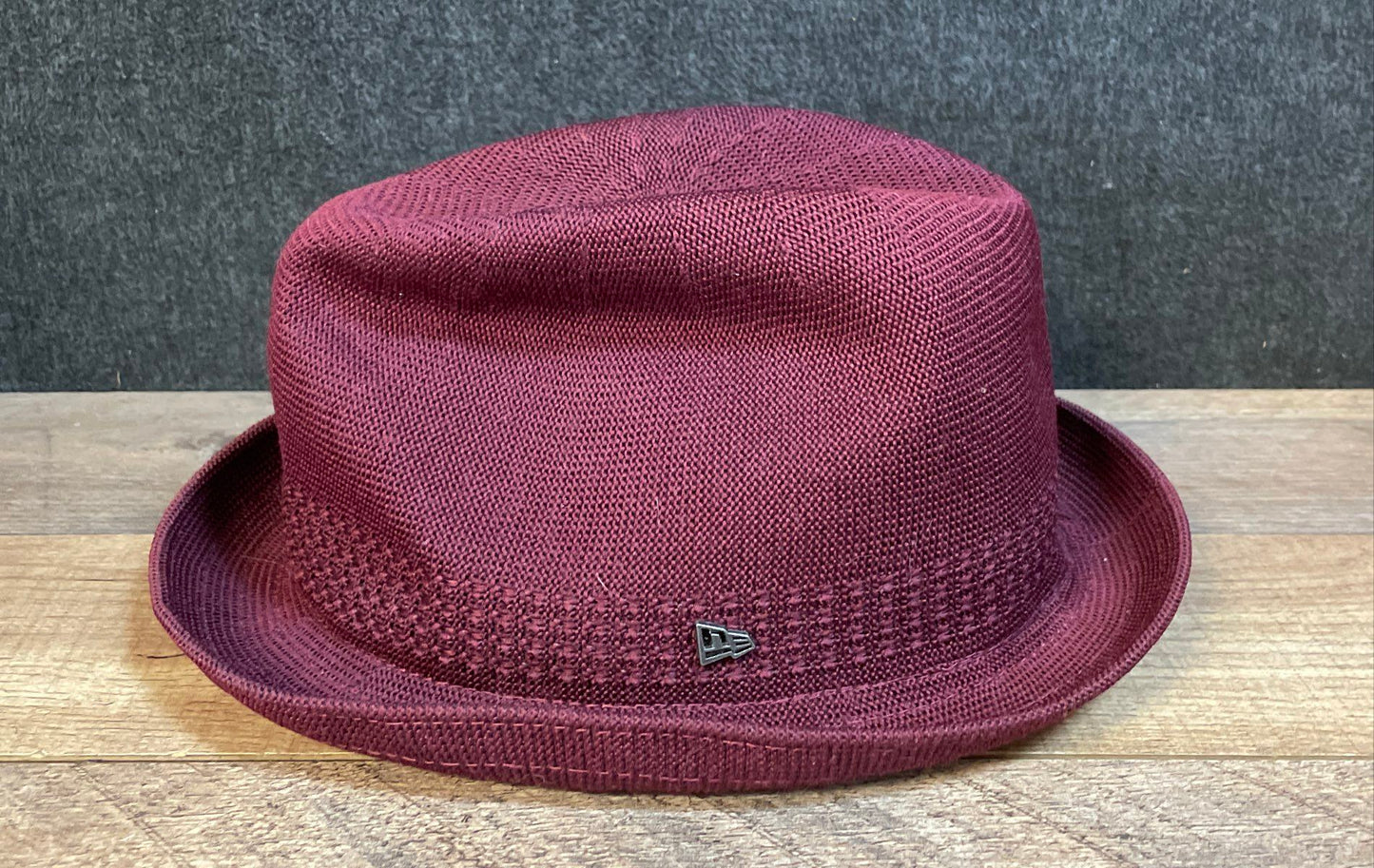 New Era Men's Burgundy Woven Mesh Fedora Hat Metal Logo Sz M