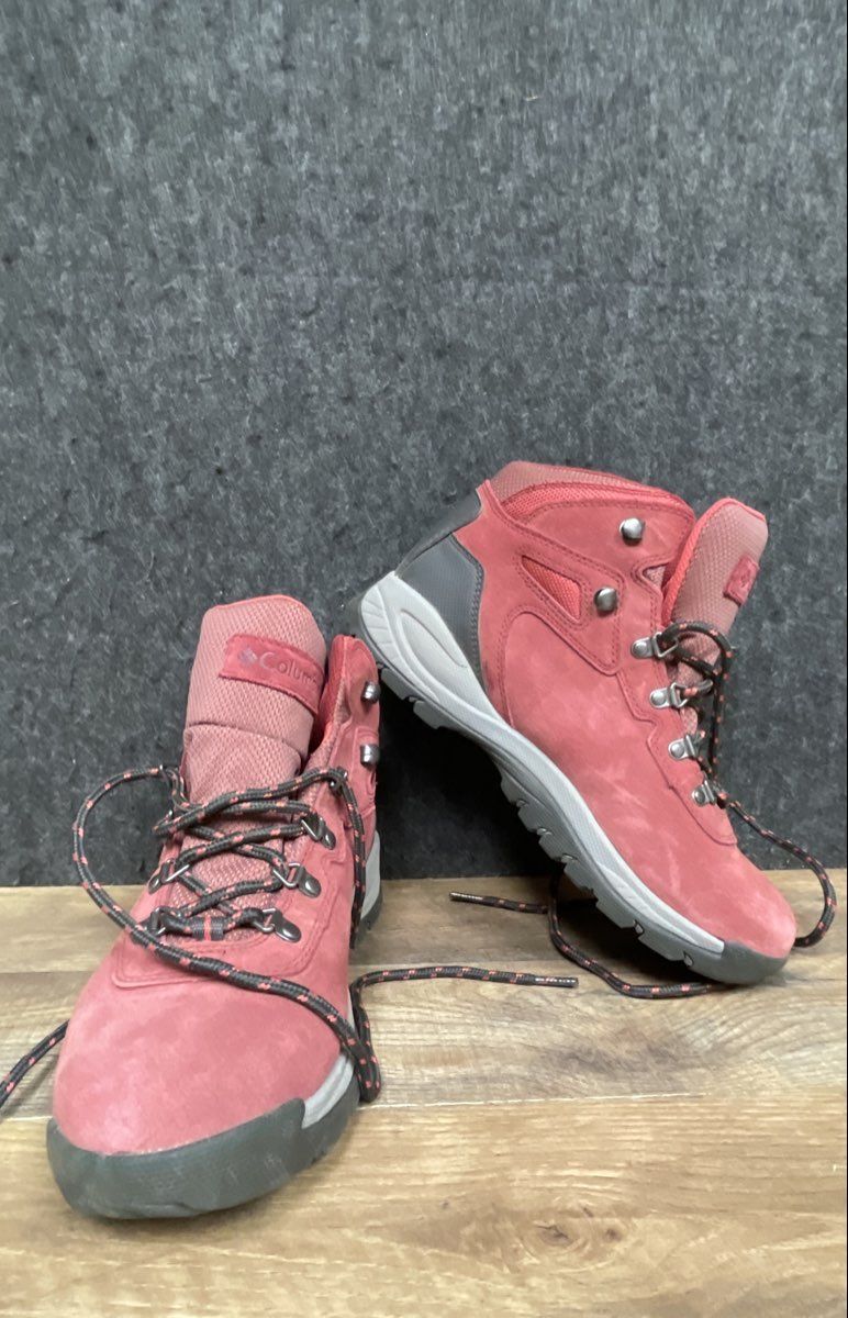 Columbia Newton Ridge Plus II Waterproof Red Hiking Boots Women's Size 9