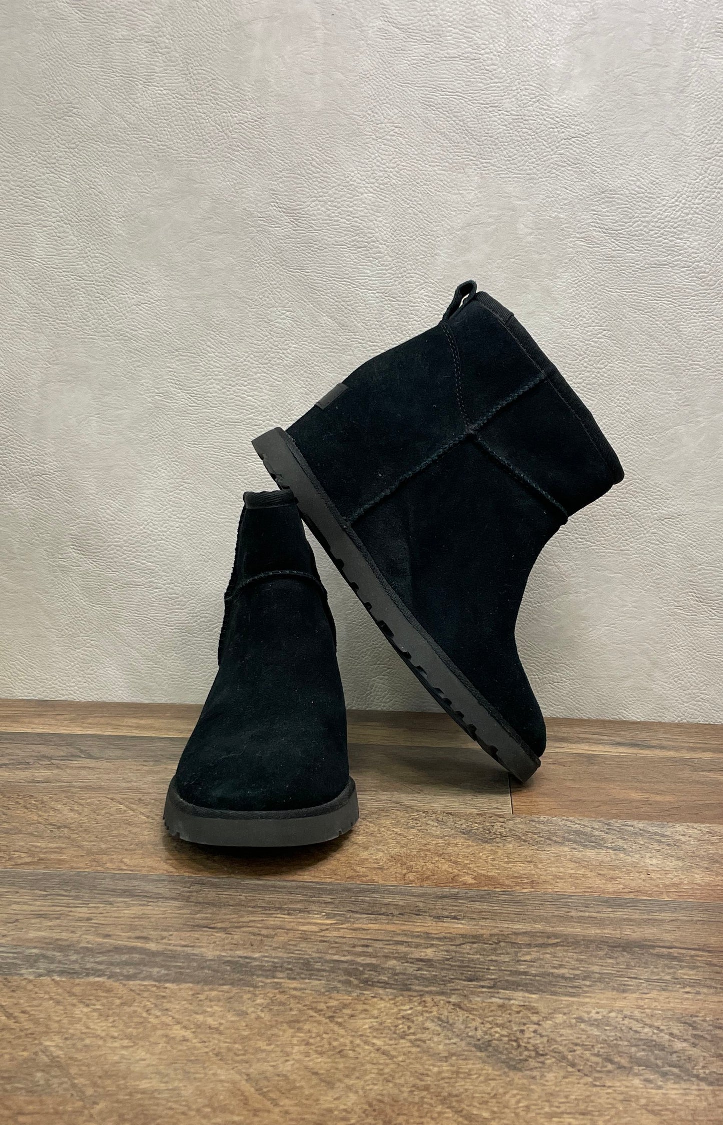 UGG Classic Mini II Black Suede Shearling Ankle Boots Women's Size 7