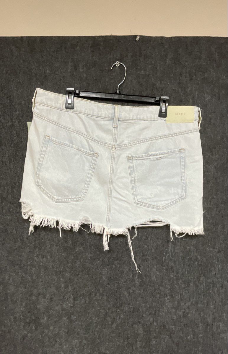 H&M Women's Light Wash Distressed Denim Shorts Frayed Hem Sz L NWT