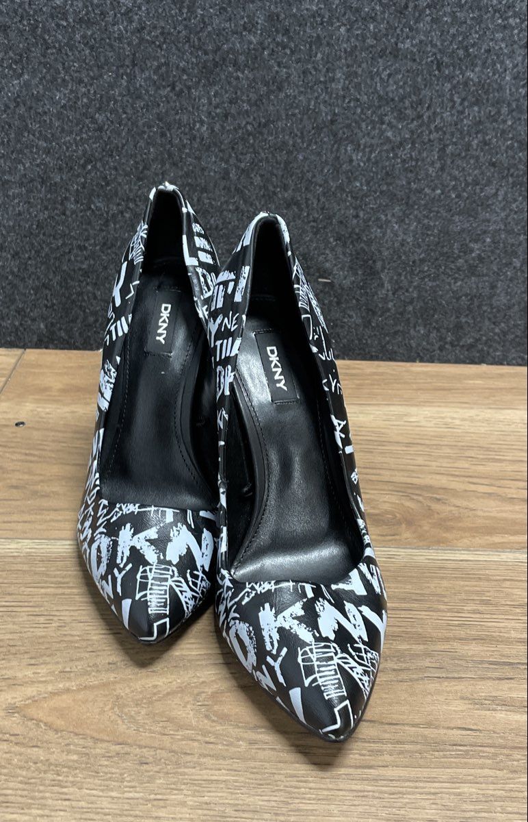 DKNY Black White Graffiti Logo Print Pointed Toe Stiletto Heel Pumps Size 7.5