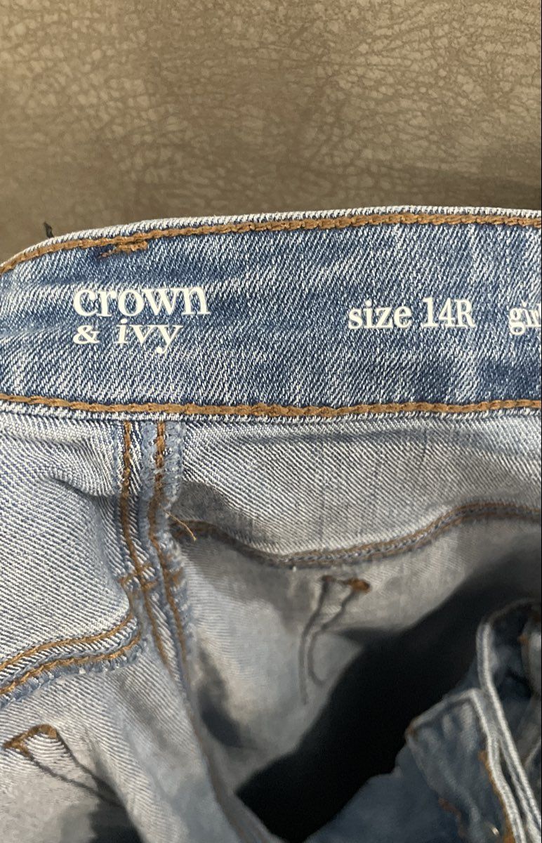 Crown & Ivy Women's Light Wash Blue Pineapple Palm Embroidered Jeans Sz 14R
