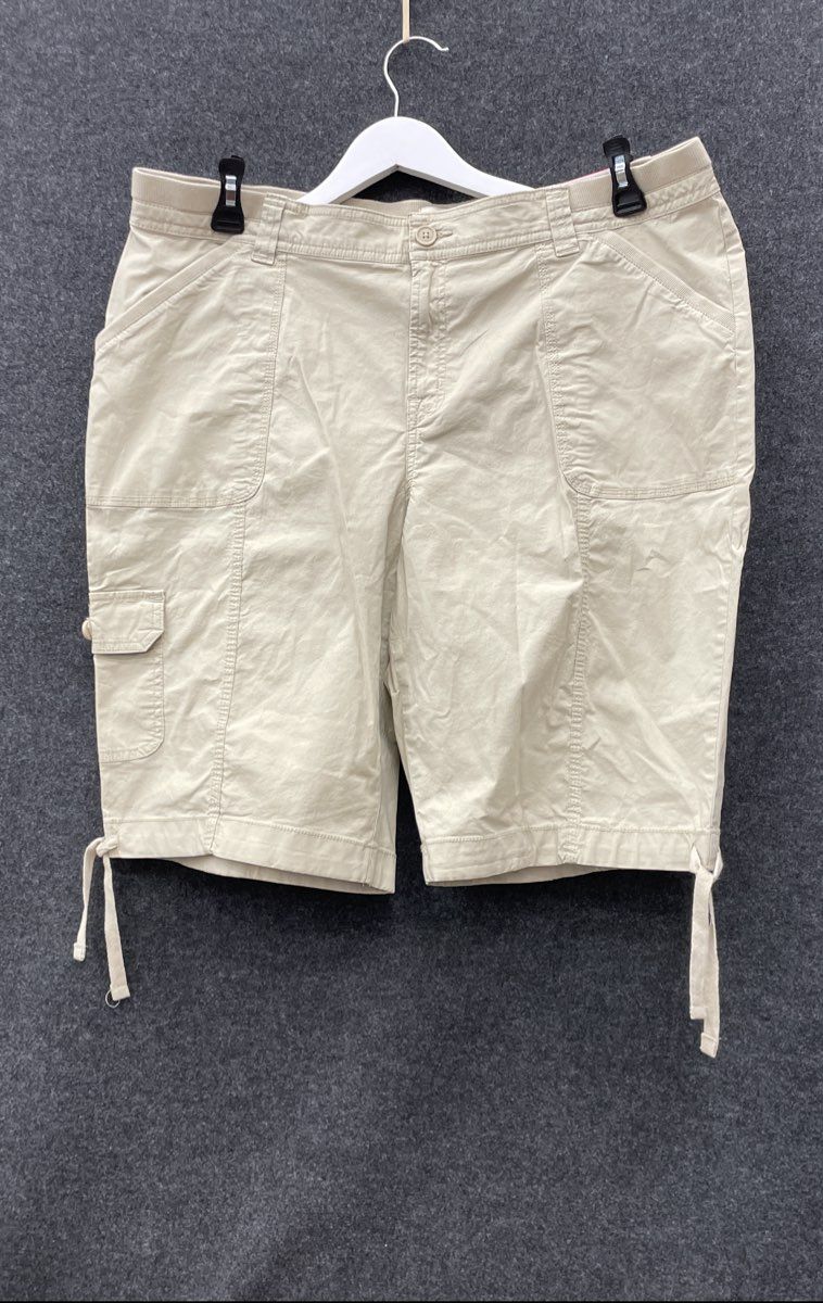 St. John's Bay Women's Mid Rise Bermuda Shorts Khaki Cargo NWT Sz 18W