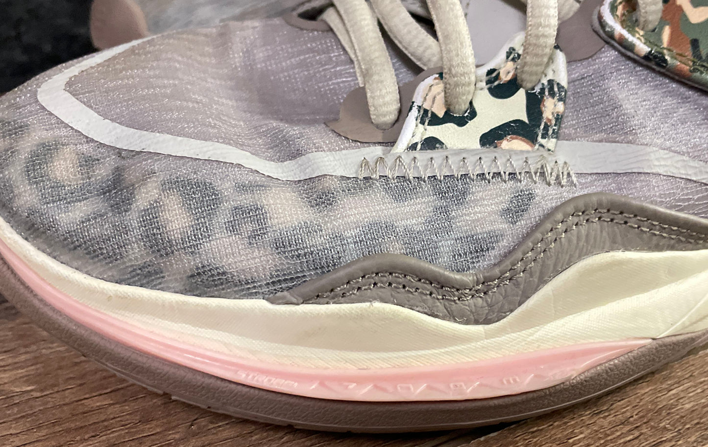 Nike Kyrie Infinity Camo Animal Print Grey Pink Basketball Shoes Size 7.5