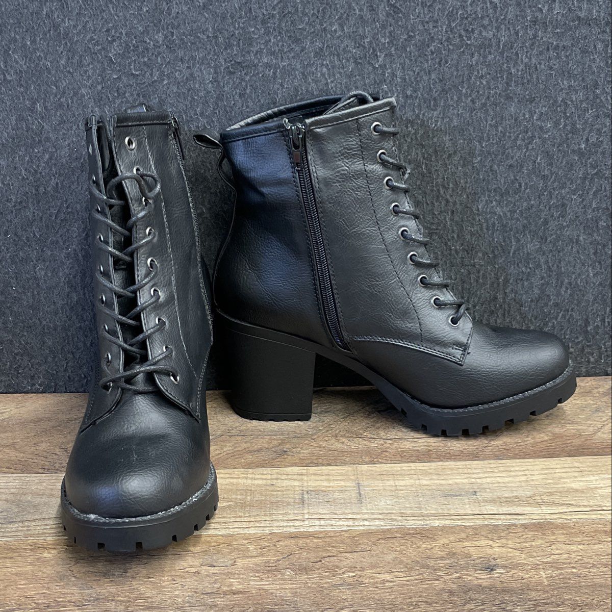 Zigi Soho Kourtlan Black Chunky Heel Lace Up Combat Boots Women's Size 10