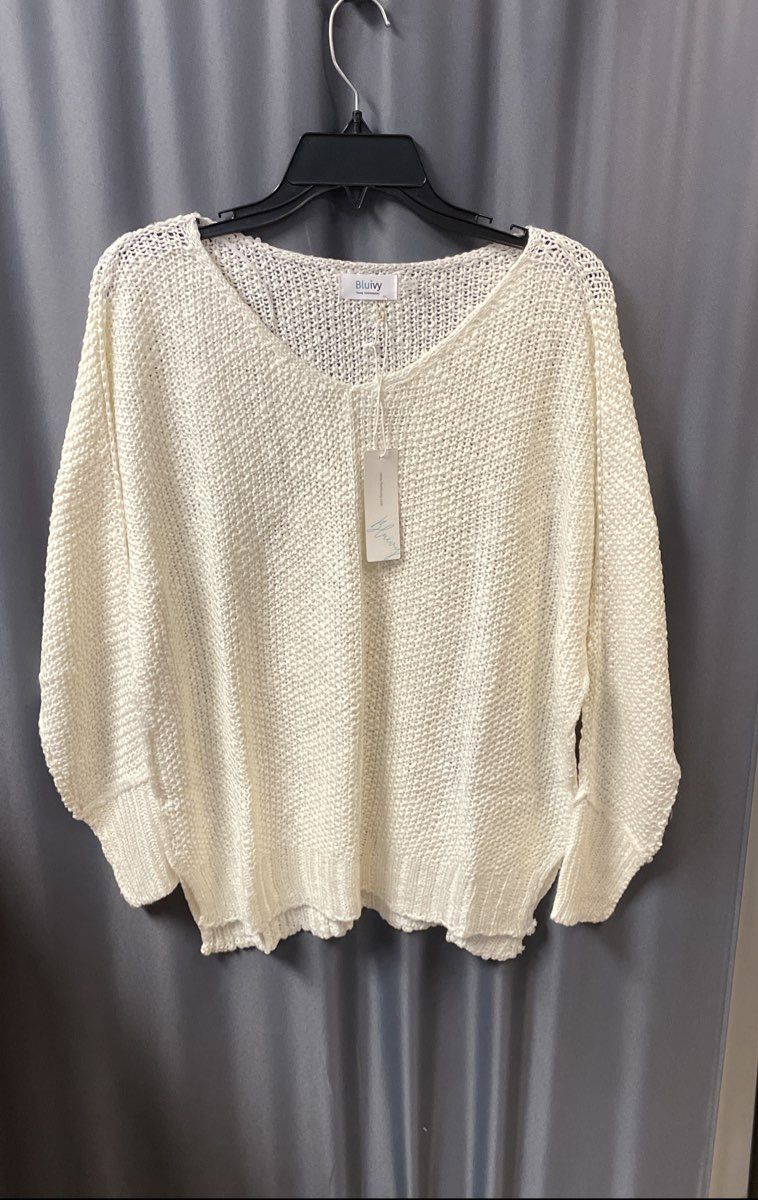 Bluivy Women's Cream V-Neck Oversized Textured Knit Sweater NWT Sz S/M
