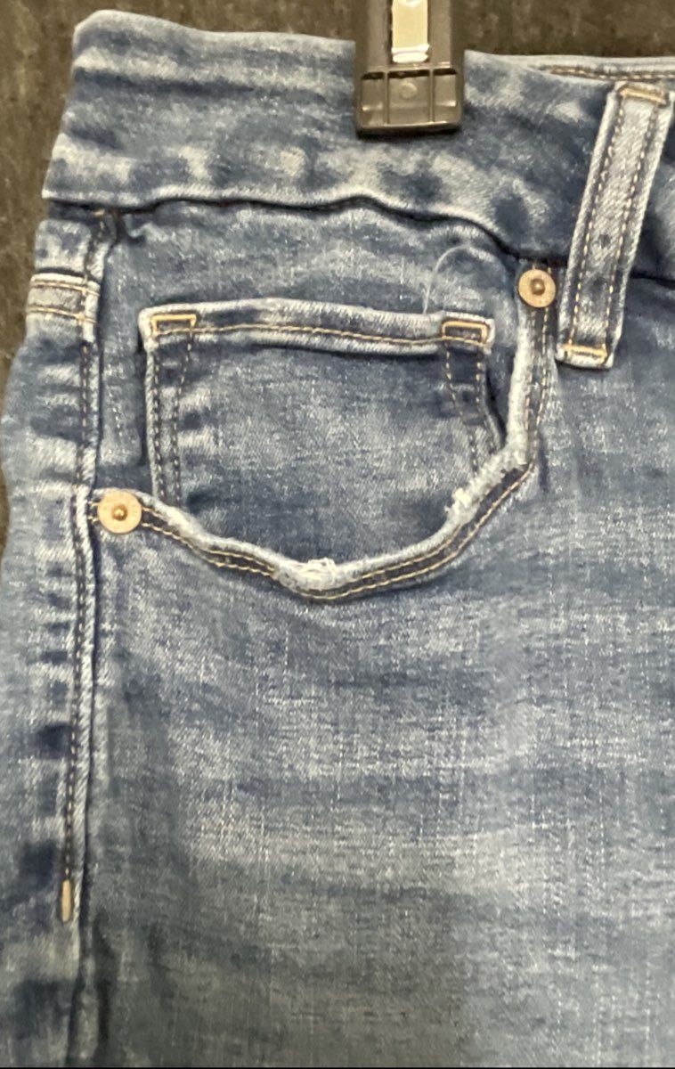 American Eagle Women's Blue Stretch Faded Distressed Jeans Sz 12 Long