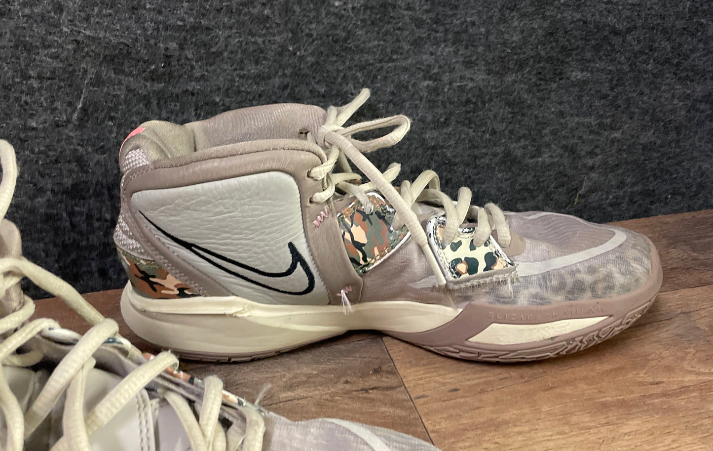 Nike Kyrie Infinity Camo Animal Print Grey Pink Basketball Shoes Size 7.5
