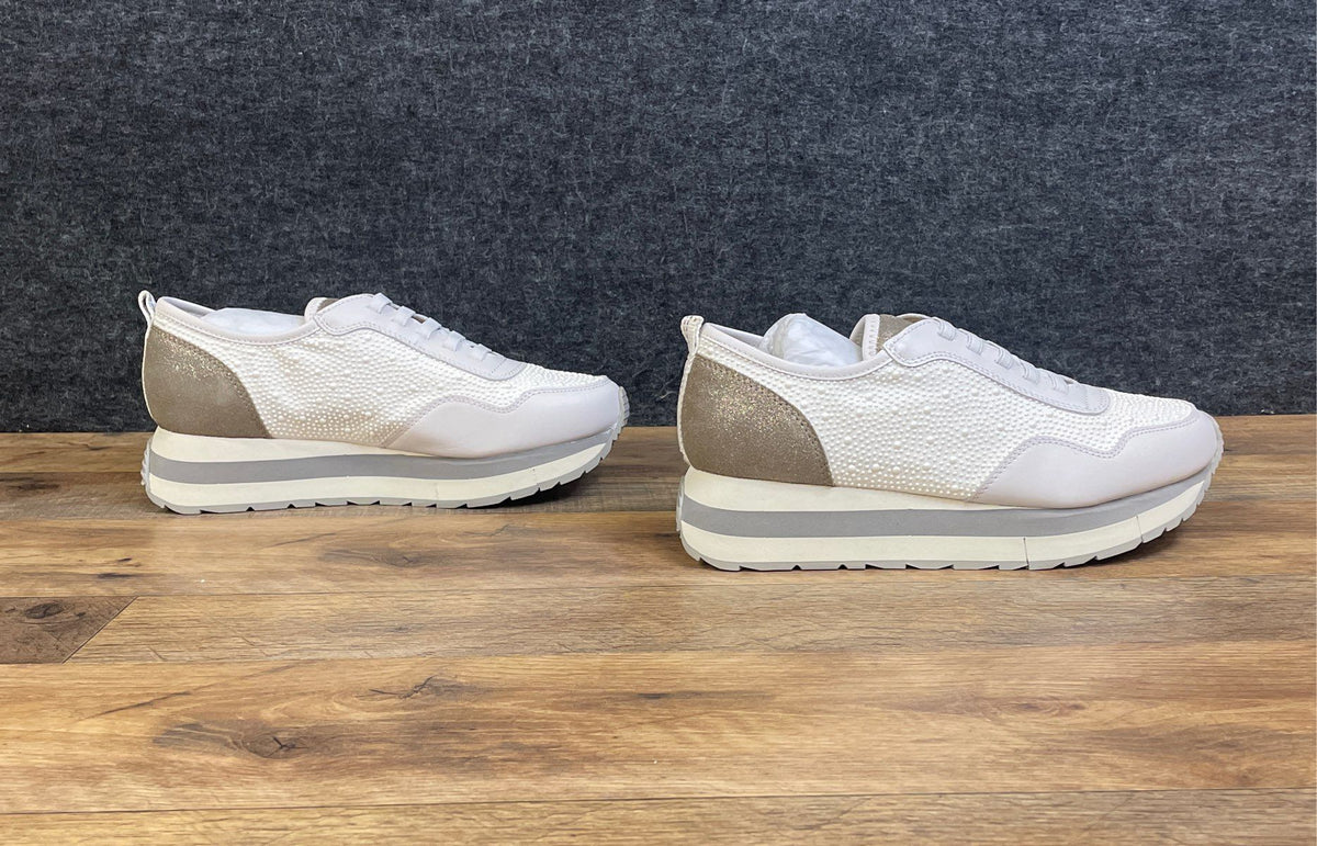 Naked Feet Kinetic White Metallic Leather Sneakers Women's Size 7.5 M
