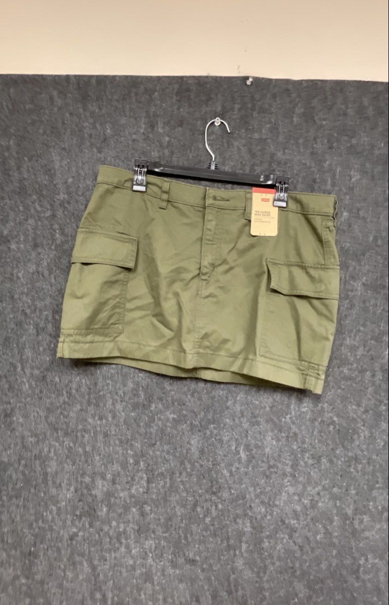 Levi's Women's '94 Cargo Mini Skirt Olive Green Mid Rise Slim Hip Size 32 NWT