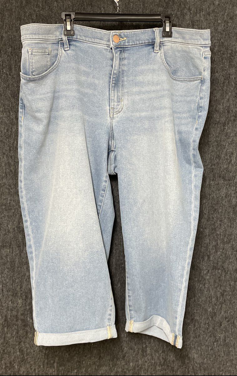 Lane Bryant Women's Light Wash Mid-Rise Boyfriend Capri Jeans Sz 16