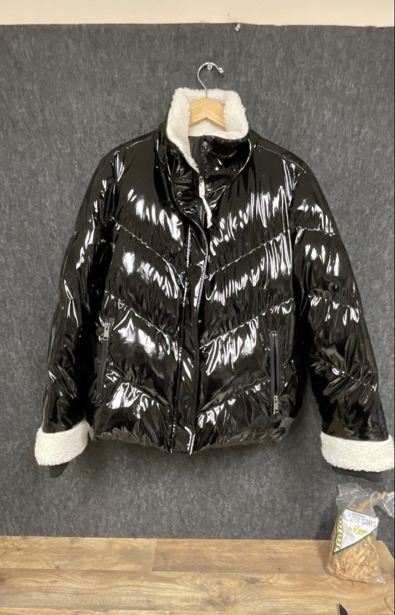 G.I.L.I. Women's Black Glossy Chevron Puffer Jacket Sherpa Lined Sz L