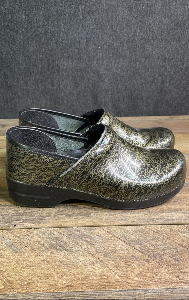 Dansko Professional Black Gold Scribble Patent Leather Clogs Size 42