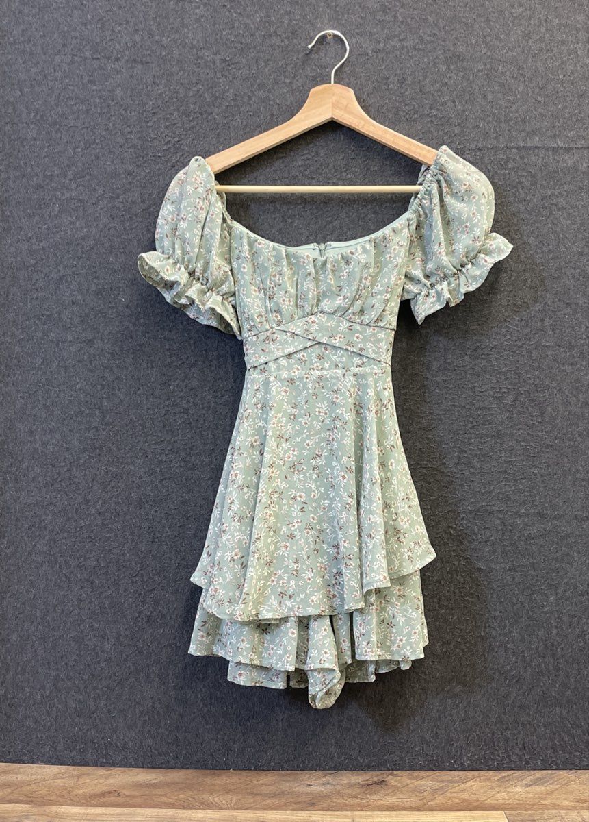 Francesca's Women's Sage Green Floral Ruffled Romper Puff Sleeve NWT Sz S