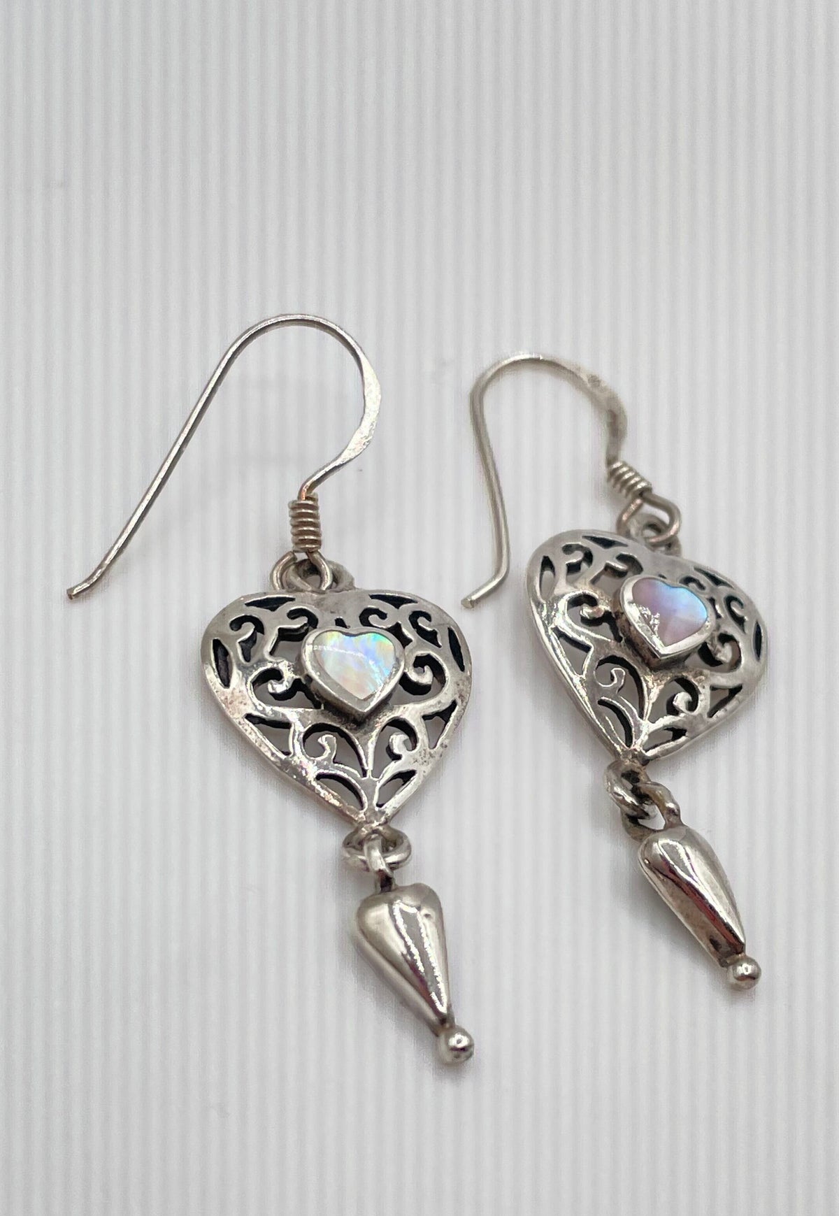 925 Sterling Silver Mother Of Pearl Openwork Filigree Heart Drop Earrings 3.8g