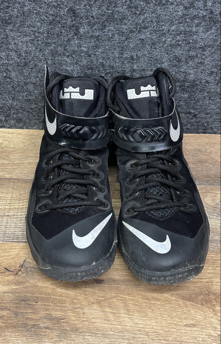 Nike LeBron Zoom Soldier VIII Black Metallic Silver Men's Size 7.5