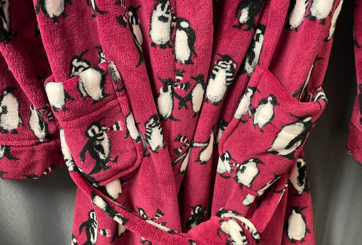 Vera Bradley Burgundy Penguin Print Plush Hooded Robe Sz S/M