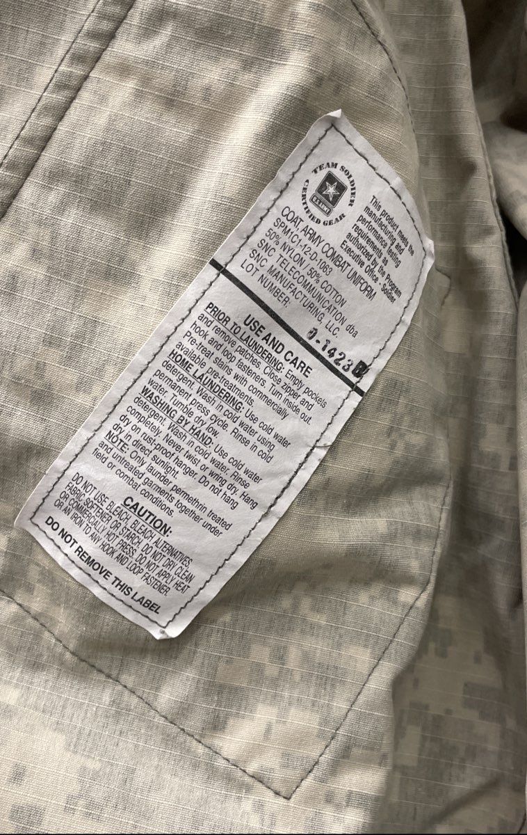 US Army Men's ACU Combat Uniform Coat UCP Digital Camo Med Reg Patched 2012