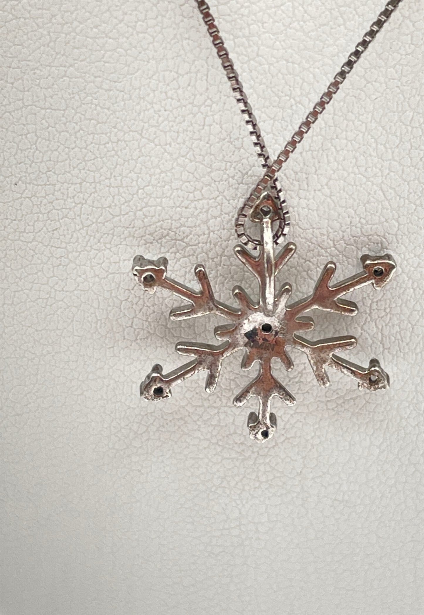 925 Sterling Silver Diamond Accent Snowflake Pendant Necklace 2.4g