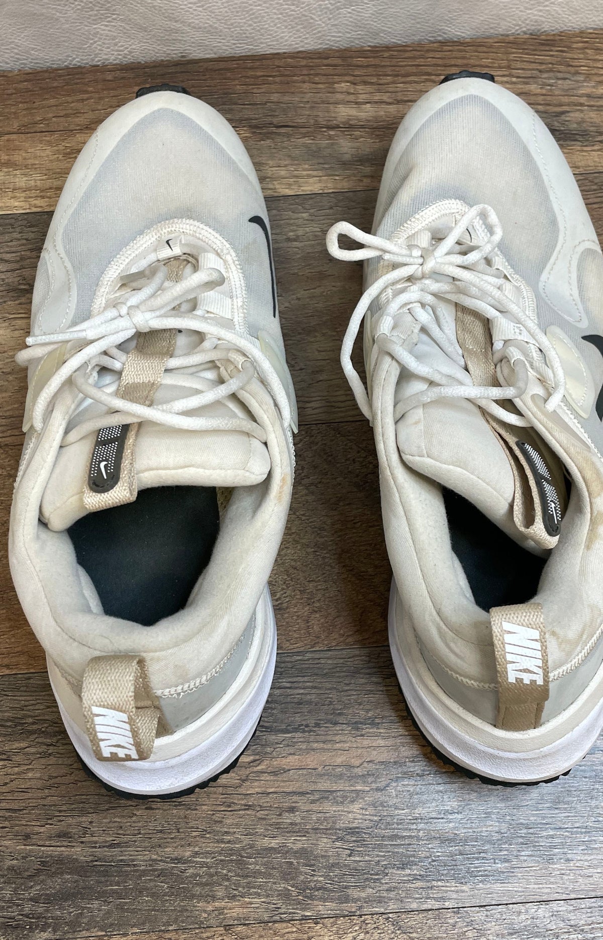 Nike Atsuma Trail White Gold Light Bone Women's Running Shoes Size 10.5