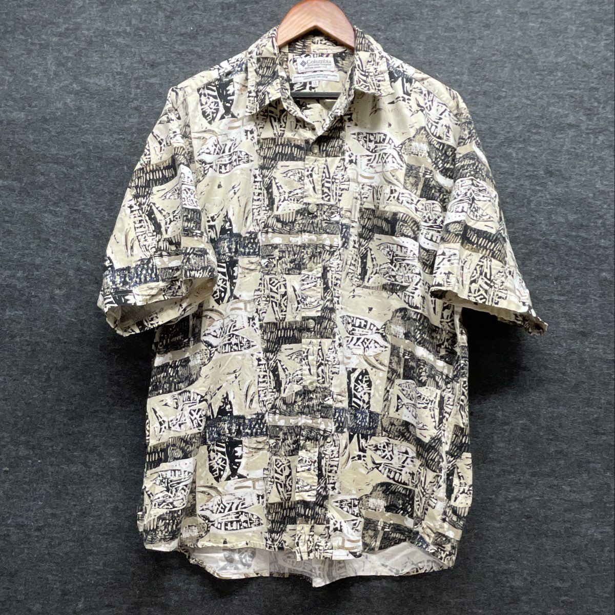 Columbia Men's Vintage 90s Fish Print Short Sleeve Button Up Shirt Tan Black XL