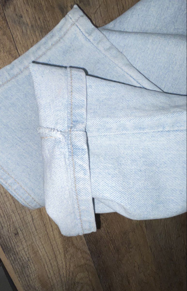 Vintage 90s Levi's Men's 560 Loose Fit Tapered Light Wash Jeans USA Made 36x34