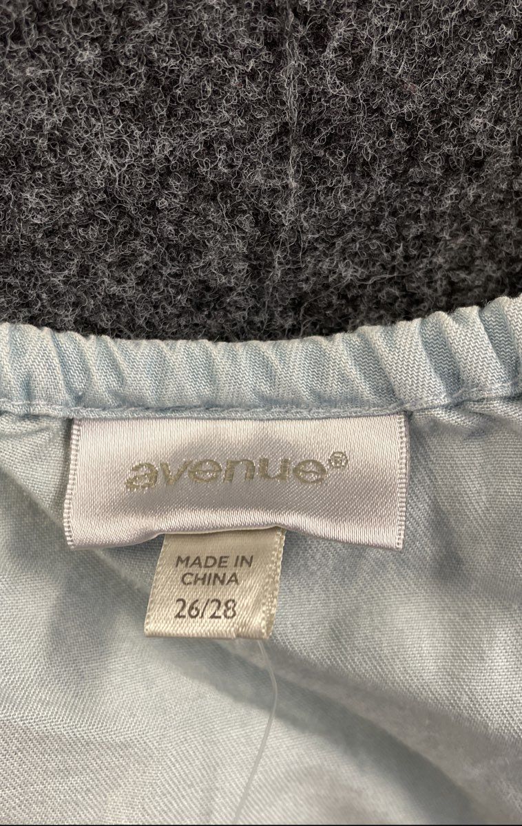 Avenue Women's Light Blue Lyocell Ruffle Hem Off Shoulder Blouse NWT Sz 26/28