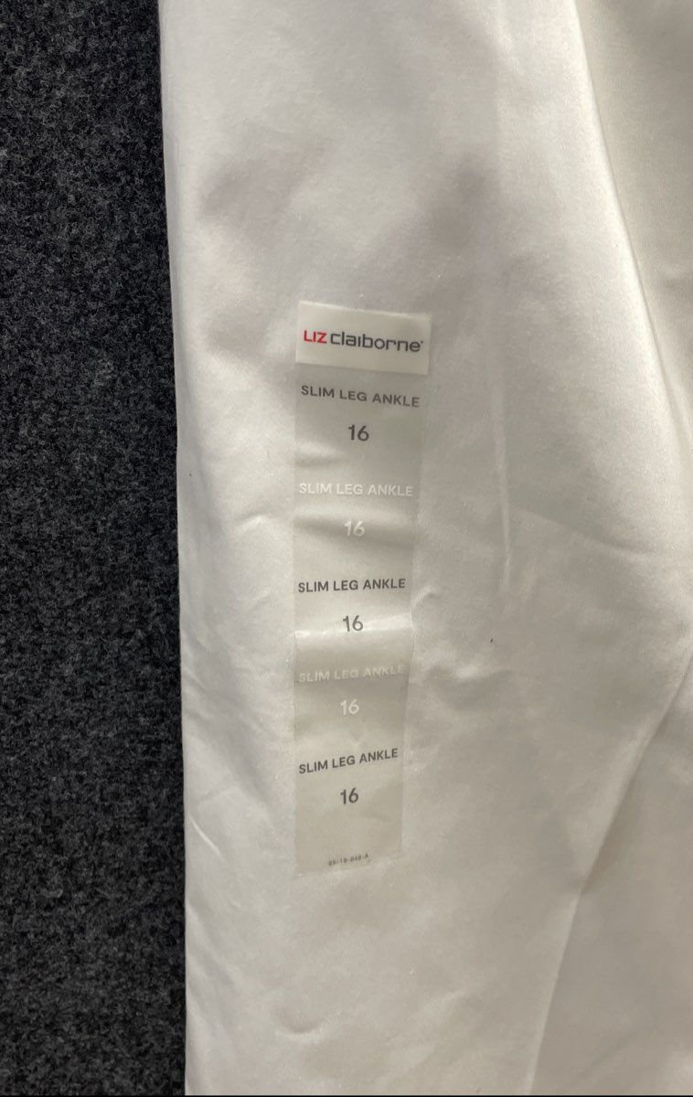 Liz Claiborne Women's White Emma Slim Leg Ankle Pants Sz 16 NWT
