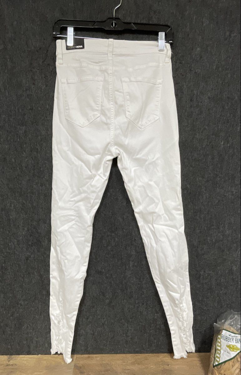 Fashion Nova Women's White Distressed High Rise Skinny Jeans NWT Sz 7
