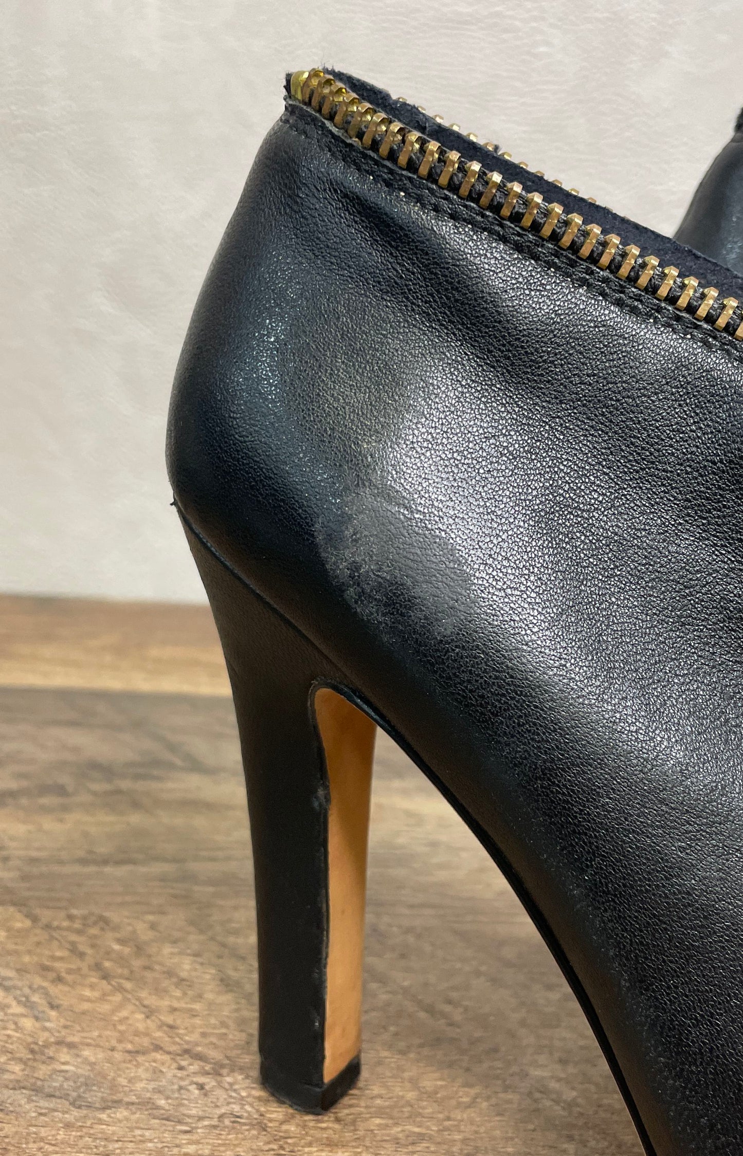 Diane Von Furstenberg Camilla Black Leather Zipper Ankle Booties Size 6.5