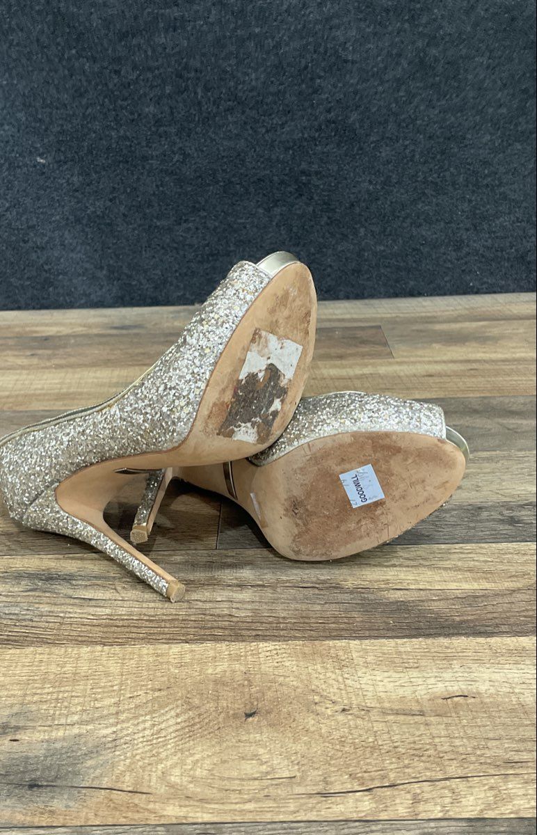 Badgley Mischka Silver Glitter Peep Toe Stiletto Pumps Crystal Brooch Size 5
