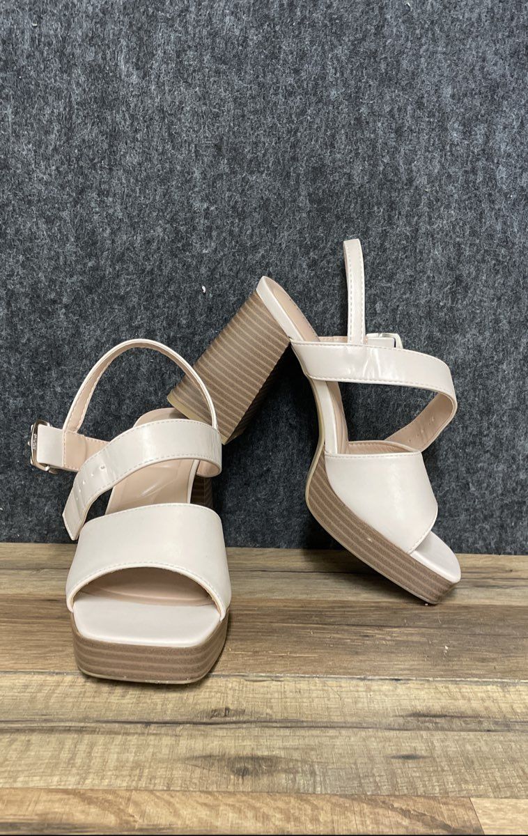 Berness Cobi Beige Faux Leather Platform Block Heels Women's Size 6