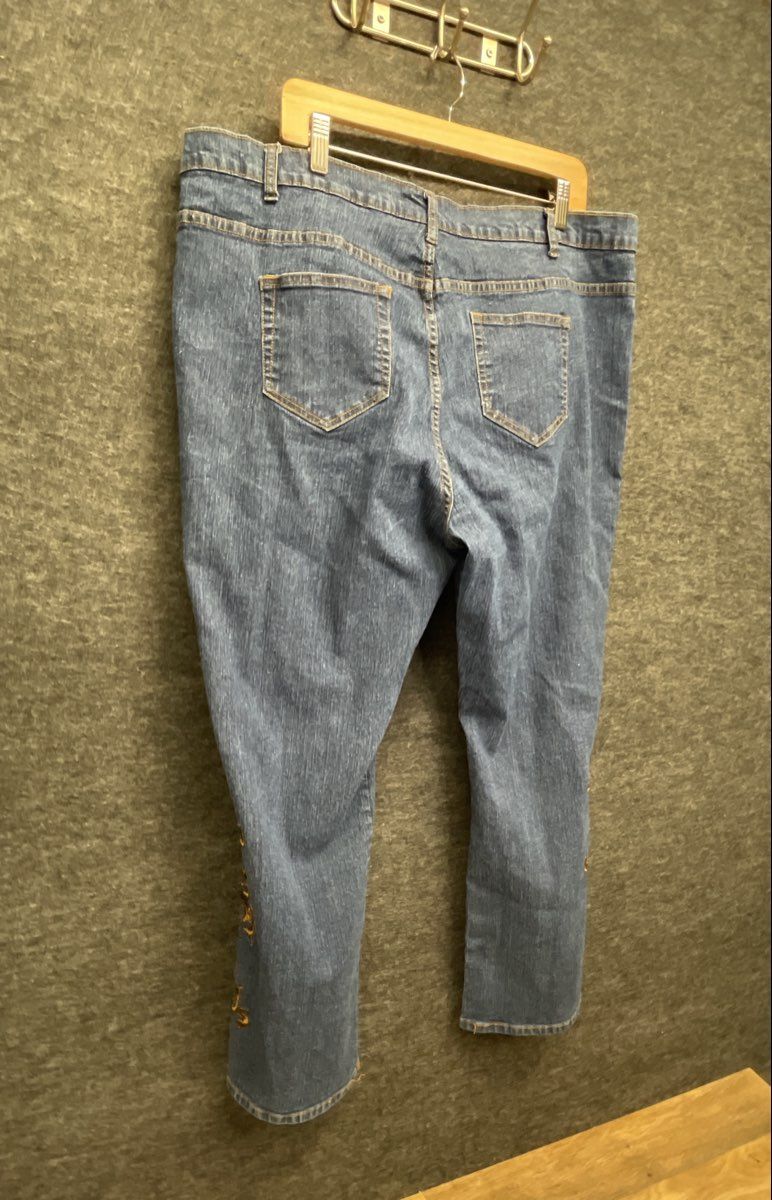 Vintage Y2K Denim 24/7 Women's Blue Embroidered Floral Scroll Jeans Sz 24W