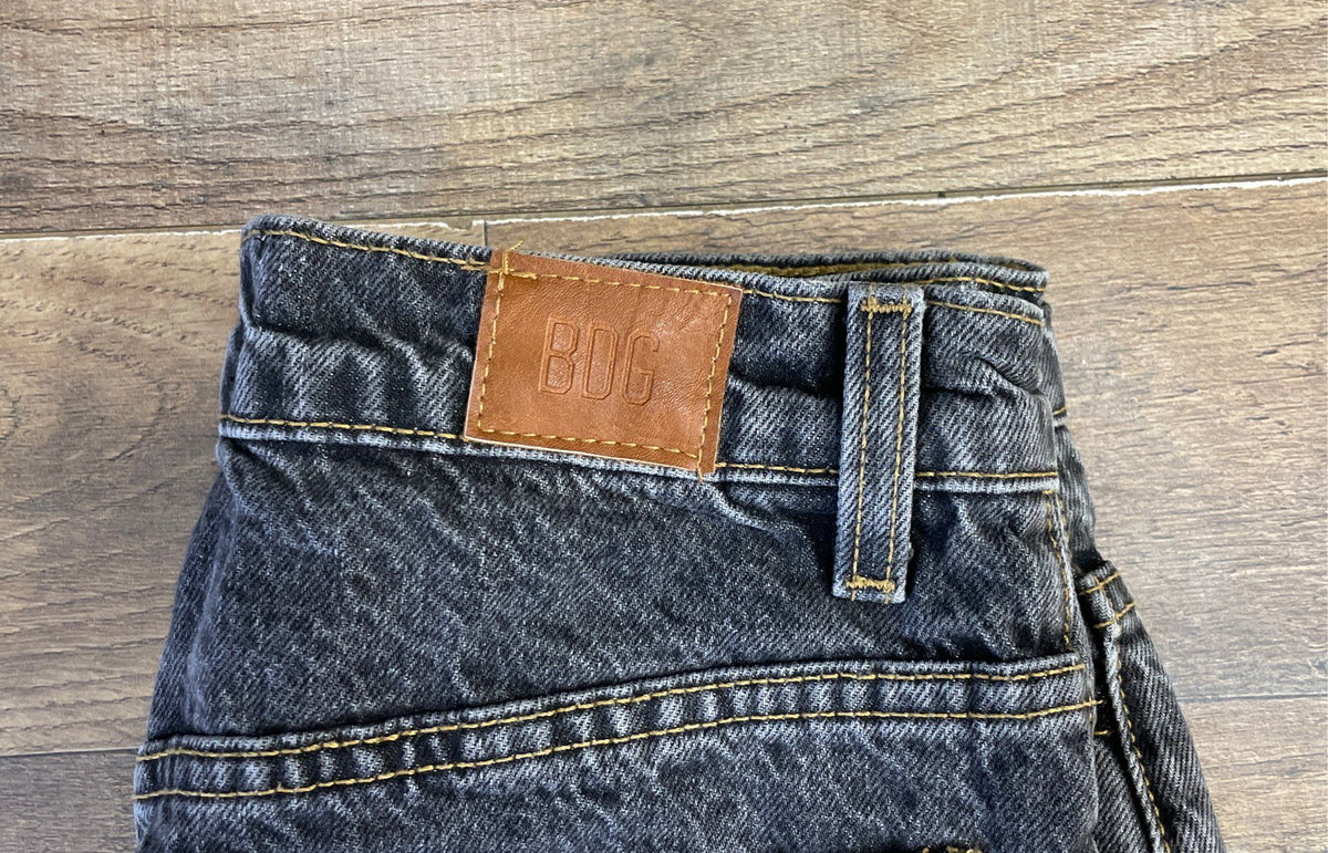 BDG Urban Outfitters Women's A-Line Denim Shorts Black Washed Cuffed Sz 25